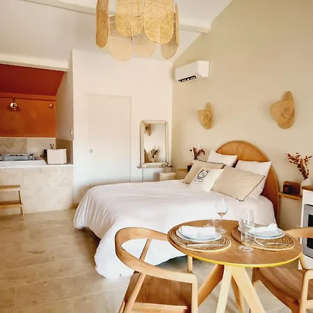 Nuits D'audace فندق مبيت وإفطار 4*