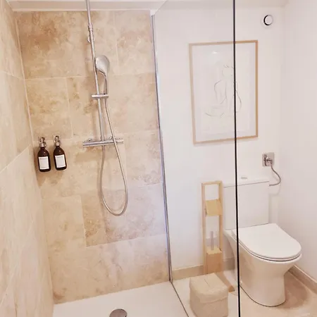 Nuits D'audace Bed & Breakfast Alès