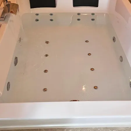 Nuits D'audace Bed & Breakfast Alès