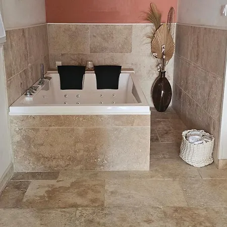 Nuits D'audace 4* Alès